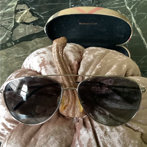 Authentic Burberry pilot aviator sunglasses with case - Picture 4 of 7